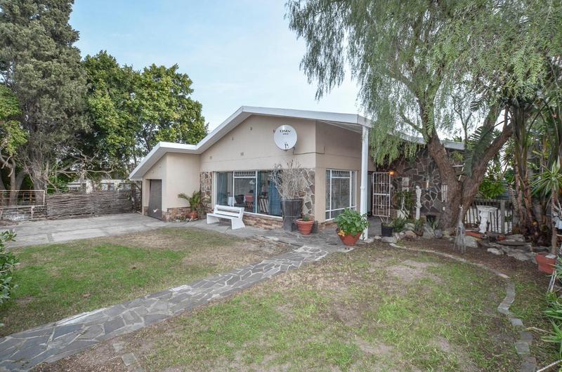 6 Bedroom Property for Sale in Parow North Western Cape
